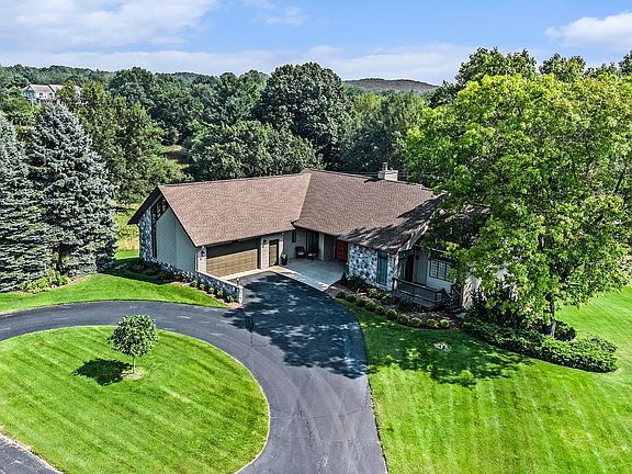 3rd image of 3220 Kirkridge Dr