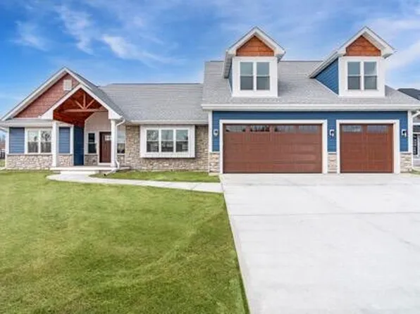 1427 Red Oak DRIVE, Hartford, WI 53027