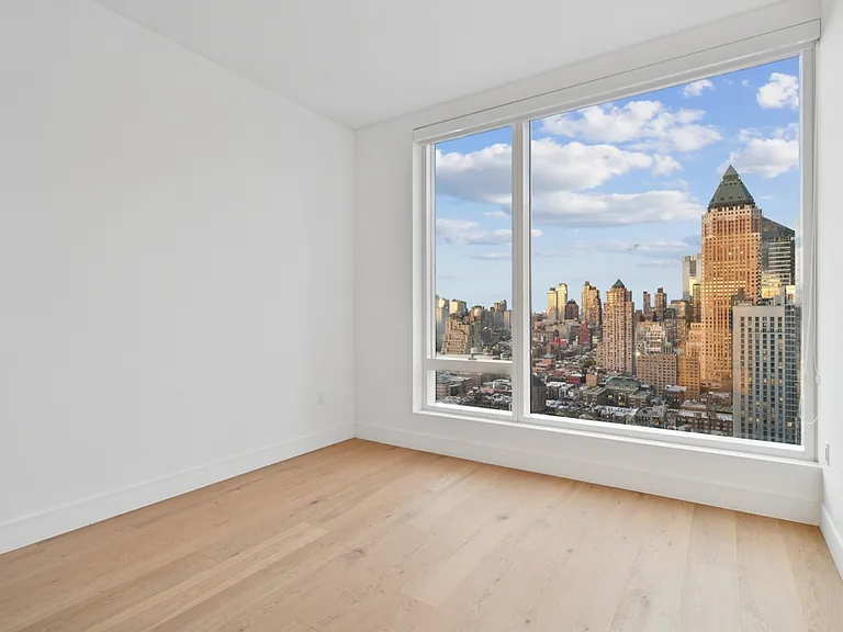 312 W 43rd St #34H — Photo 3