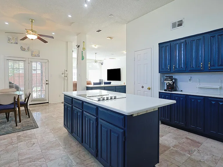 501 Halifax Ln — Photo 21