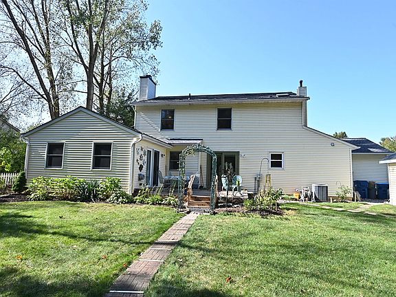 2nd image of 2227 Holly Ln
