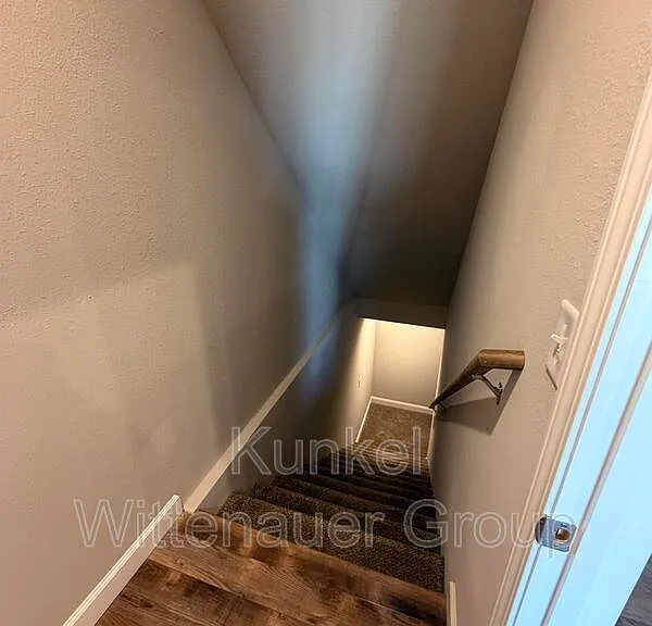 8401 Allied Way — Photo 18