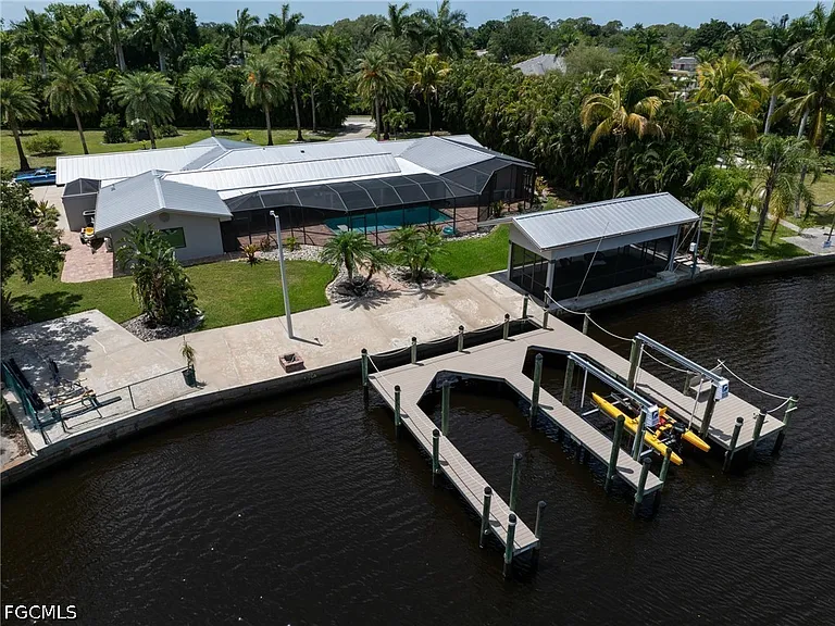14562 Riverside Dr — Photo 37