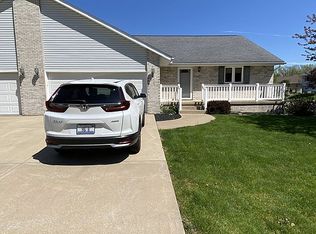 307 E 5th Ave, Colona, IL 61241