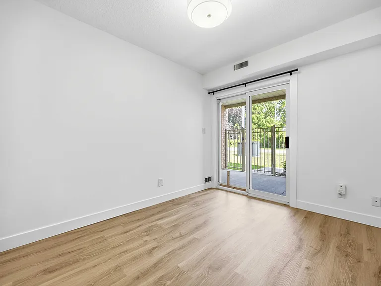 548 Front St #14 — Photo 14