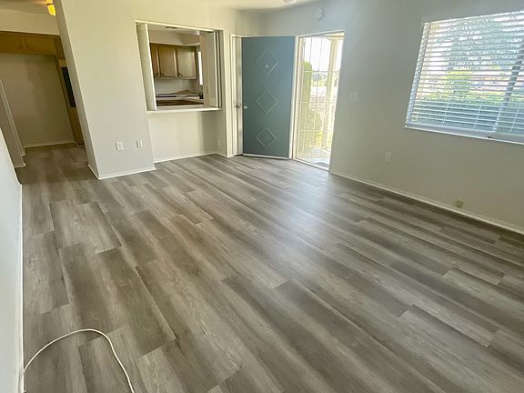 3rd image of 26296 Cherry Hills Blvd