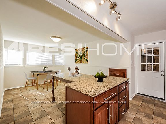 4th image of 713 Brownstone Dr
