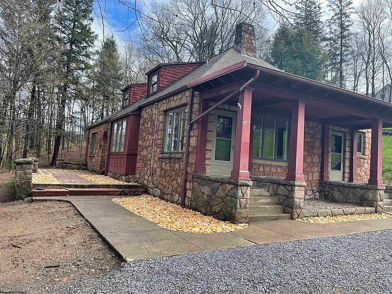1440 Stewartstown Rd — Photo 2