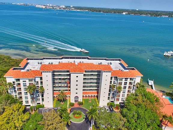 2nd image of 4750 Dolphin Cay Ln S APT 404