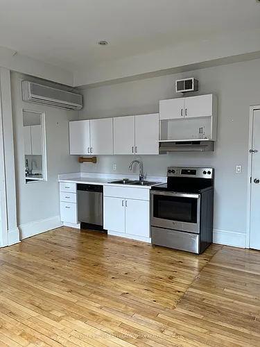 2854 Dundas St W Photo 1