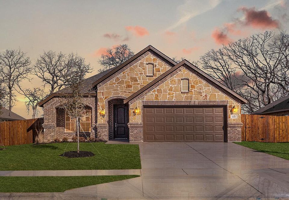 1st image of 621 Begonia Dr