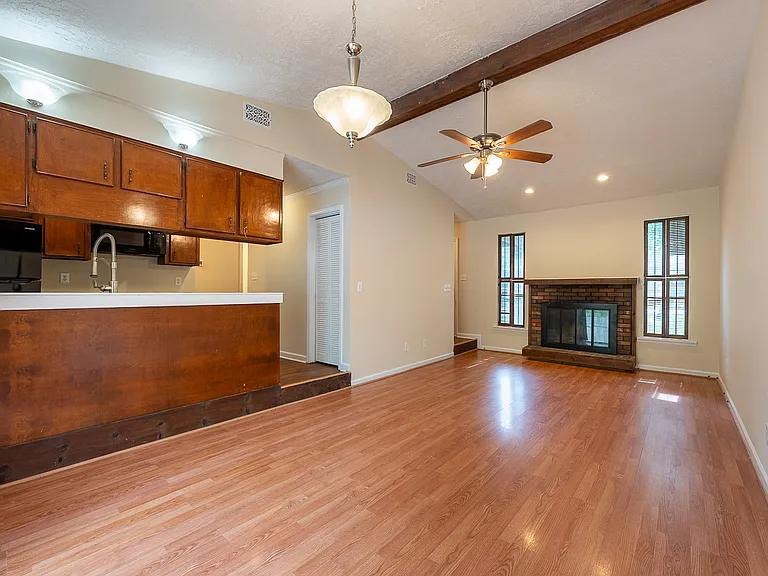 3101 Village West Dr — Photo 4