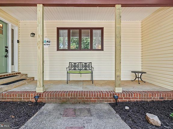 5th image of 10 Ridgeview Cir
