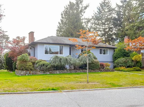 1723 Taylor St, Saanich, BC V8R 3E7