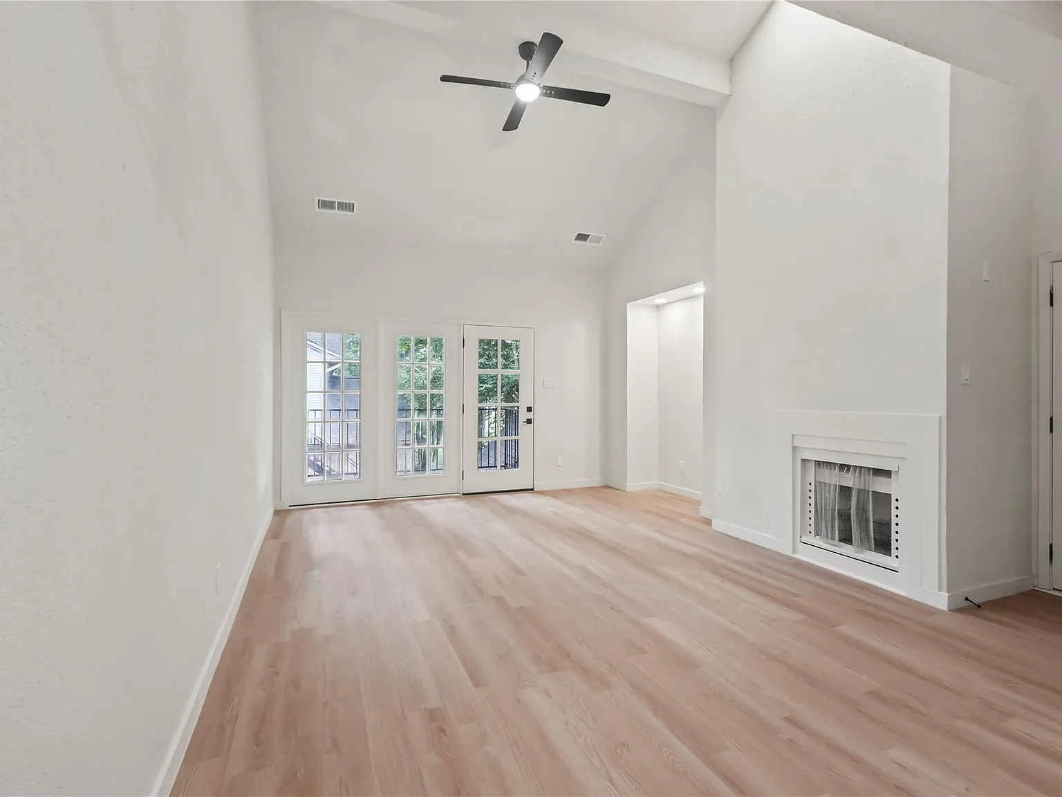 2 bed, 2.0 bath, 1074 sqft, $1,500 — Photo 3