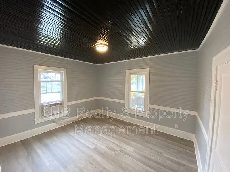 2 bed, 1.0 bath, $925 — Photo 4