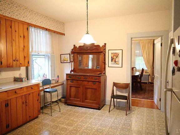 3rd image of 809 Oak St