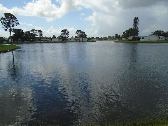 Spectacular Lakeview