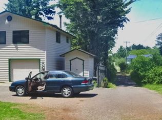 145 Rivers End Rd, Smith River, CA 95567