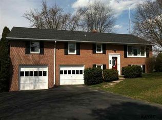 16 Monticello Ave, Spring Grove, PA 17362