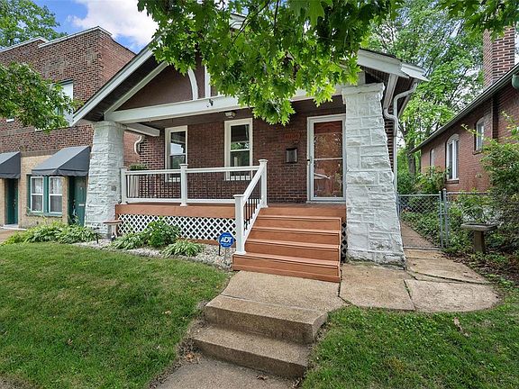 3rd image of 4004 Tholozan Ave