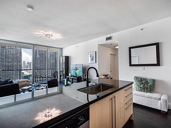 4th image of 1111 SW 1st Ave APT 3722