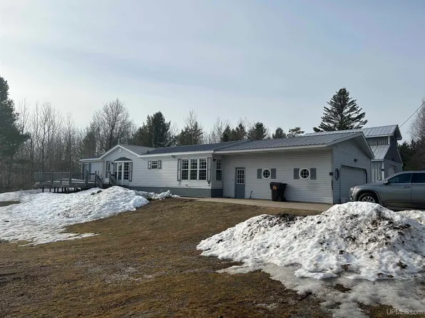 E9734 Old Indiantown Rd, Munising, MI 49862