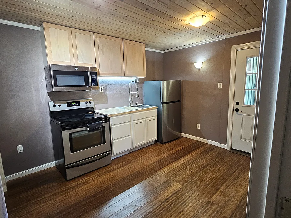 630 Robinhoods Holw #1