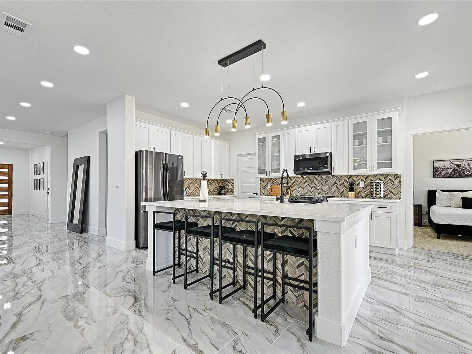 5 bed, 3665 sqft, $6,500 — Photo 3