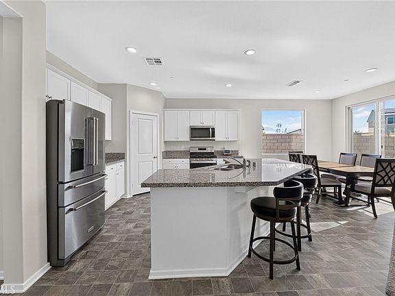 4th image of 4877 Goldfinch St