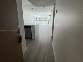 20860 San Simeon Way, Miami, FL