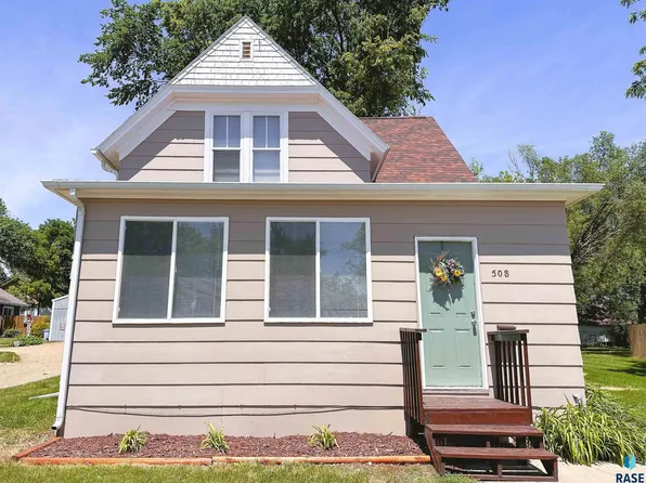 508 NW 2nd St, Madison, SD 57042