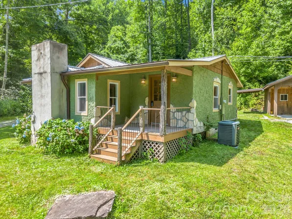216 Aiken Rd, Rosman, NC 28772