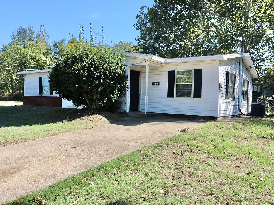 1st image of 2490 Beverly Dr
