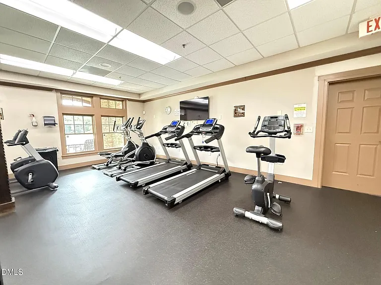 8527 Quarton Dr — Photo 38