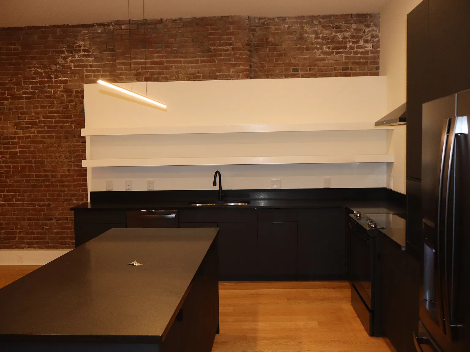 1 bed, 1.5 bath, 1000 sqft, $1,800 — Photo 2
