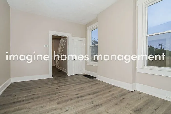 5 bed, 2.0 bath, 1950 sqft, $2,195 — Photo 3