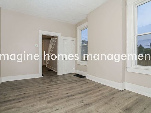 3rd image of 1402 California Ave