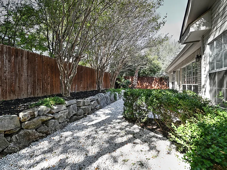 1615 Hawks Tree Ln — Photo 3
