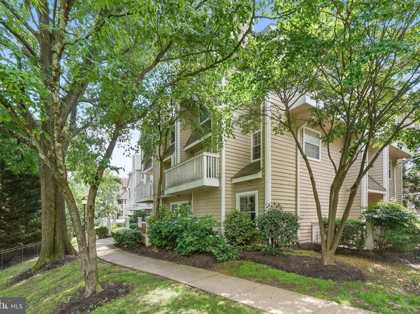 5800 Inman Park Cir APT 300, Rockville, MD 20852