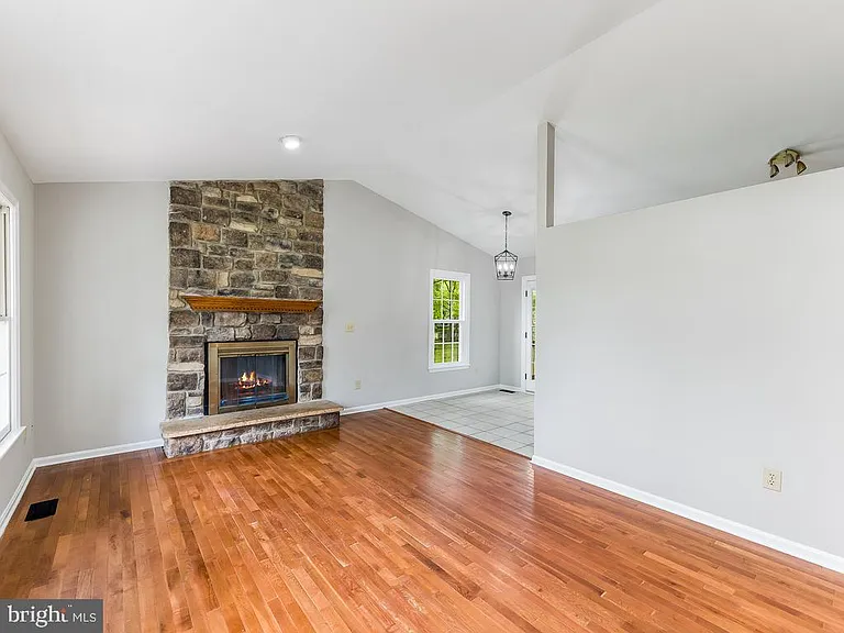 11802 Oakdale Ct — Photo 7
