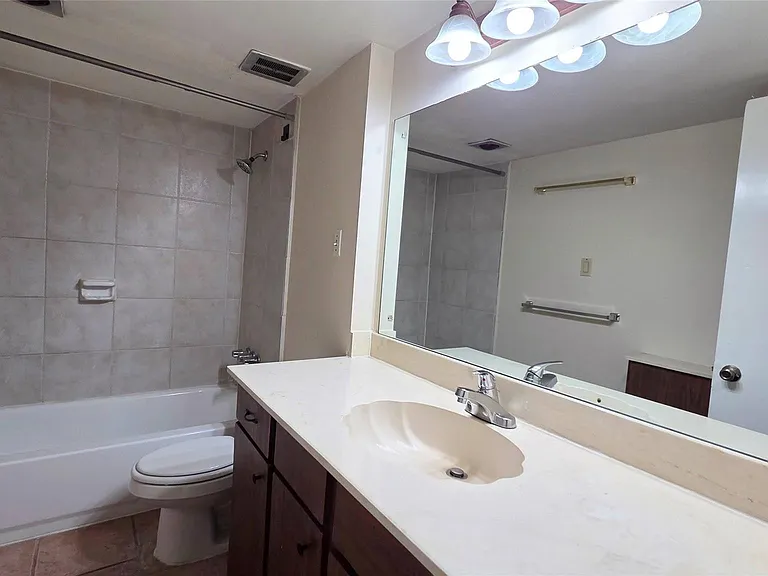 800 Post Oak Blvd #82 — Photo 8