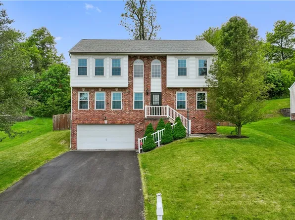 414 Crossbow Dr, New Stanton, PA 15672