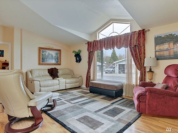 3rd image of 6626 241st Ave E #5