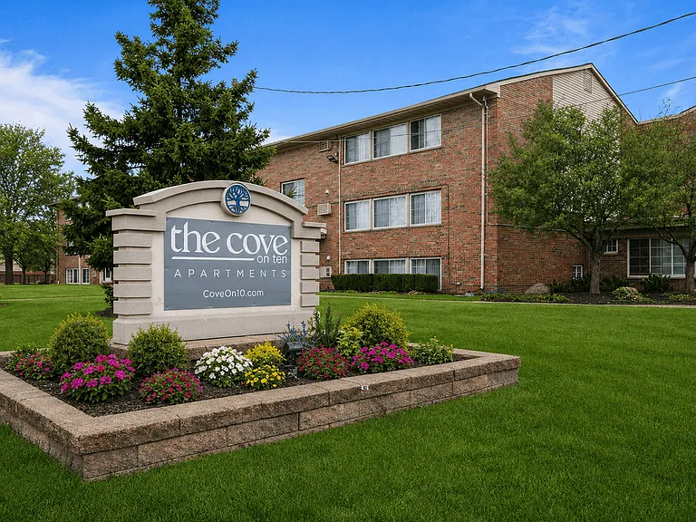 Cove on 10 - Warren, MI — Photo 22