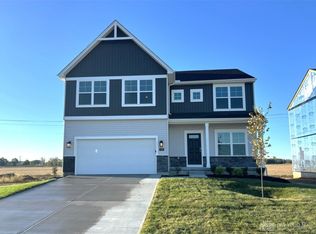 490 Red Maple Ln, Wilmington, OH 45177