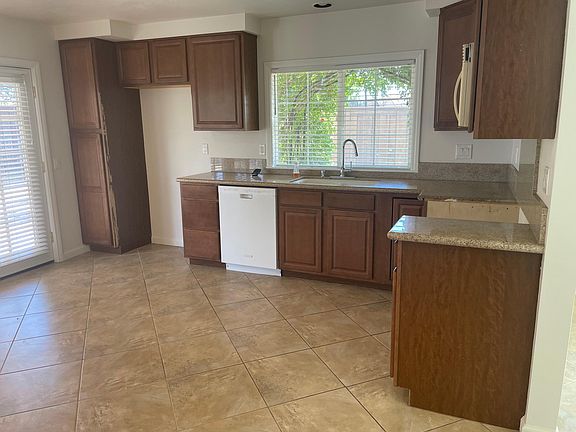 4th image of 39290 Medina Ct