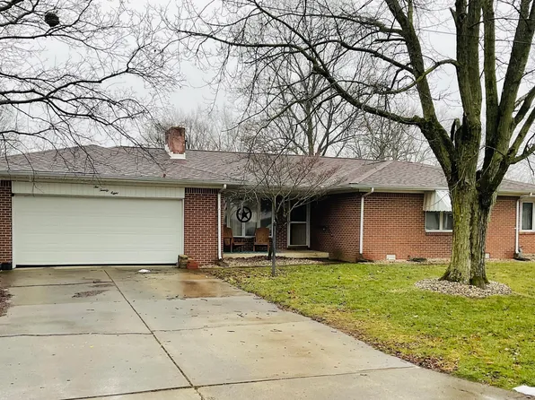 228 S Cottonwood Dr, Morristown, IN 46161