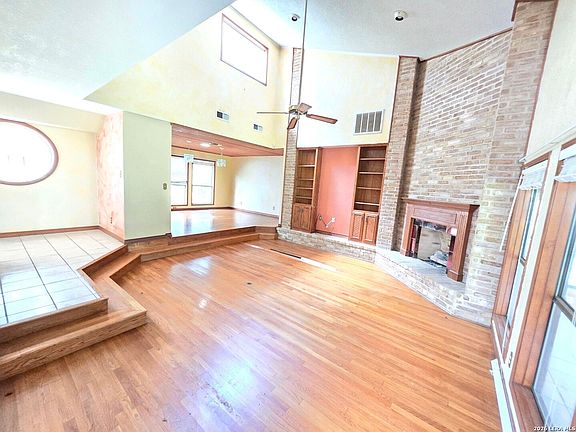 4th image of 6218 Pine Needles Ln.