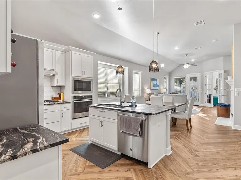 2925 Mossy Springs Dr — Photo 1